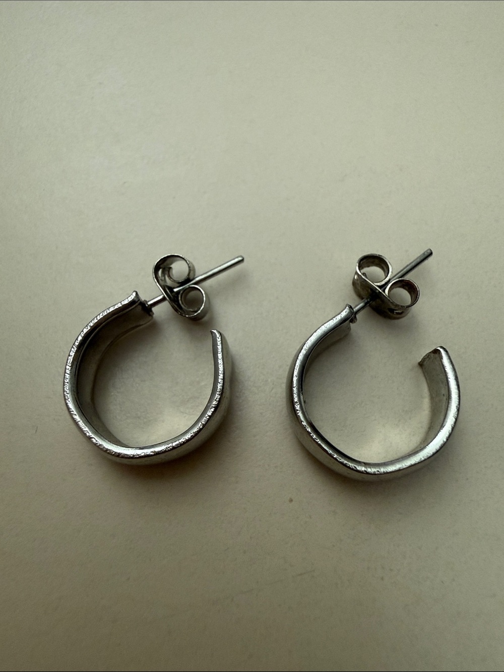 Vintage Minimalist Silver-Tone Open Hoop Post Earrings 0.5"